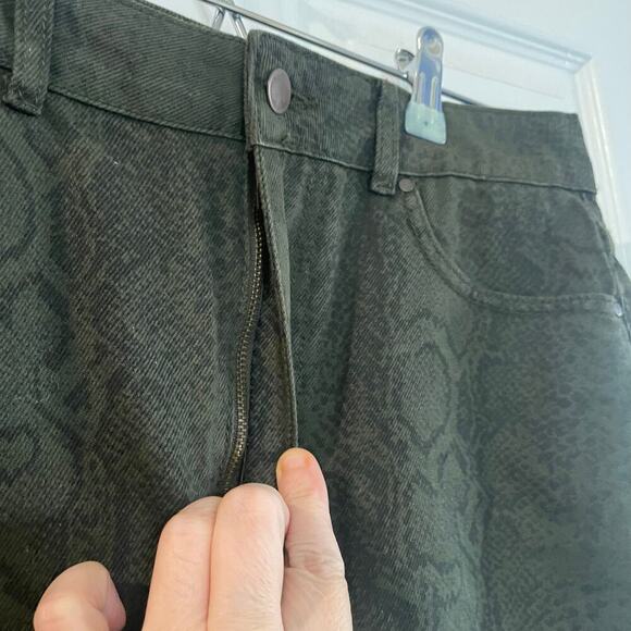 NWT Hollister Mini Skirt Size 9 29 Denim Cut Off Jean Snake Ultra High Rise - Picture 12 of 14